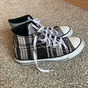WMNS CHUCK TAYLOR ALL STAR HIGH -BLACK PINK PLAID SIZE 8
